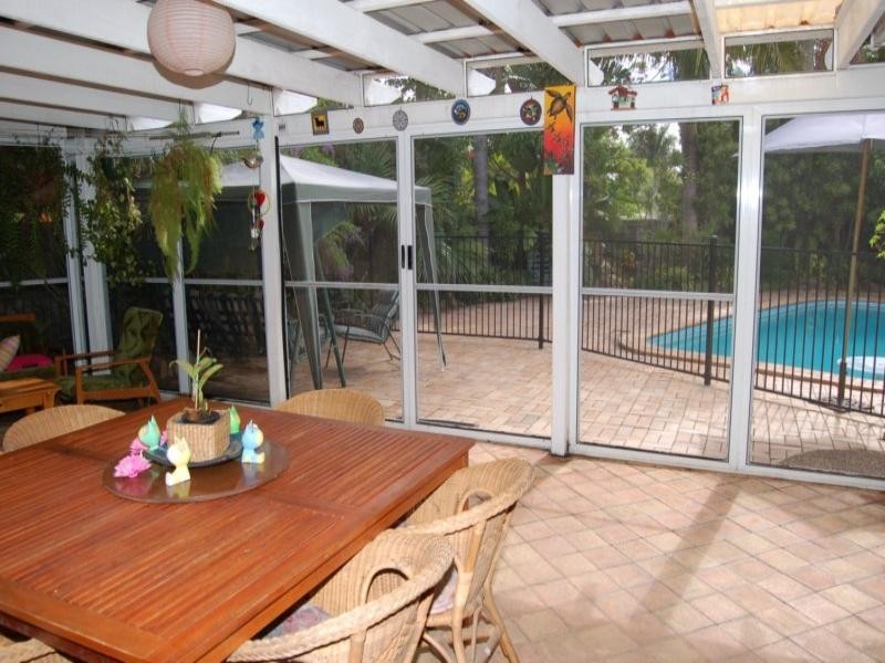 4 Kingvale Street, Regents Park QLD 4118