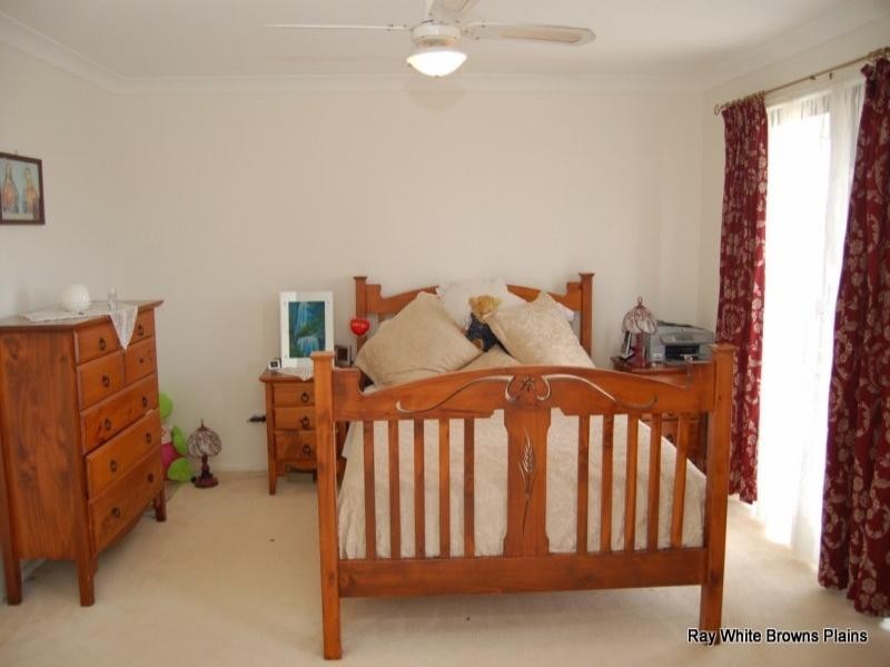 12 Cornell Close, Regents Park QLD 4118