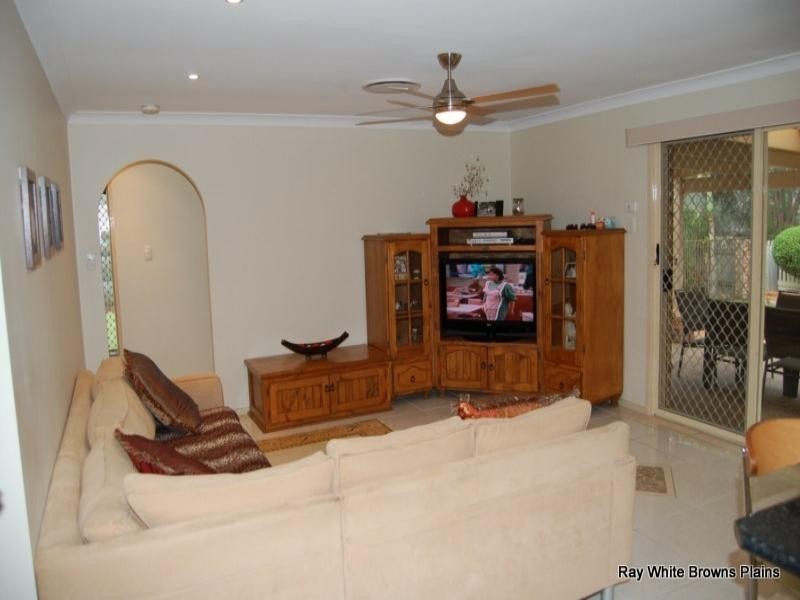 27 Cianthus Street, Regents Park QLD 4118