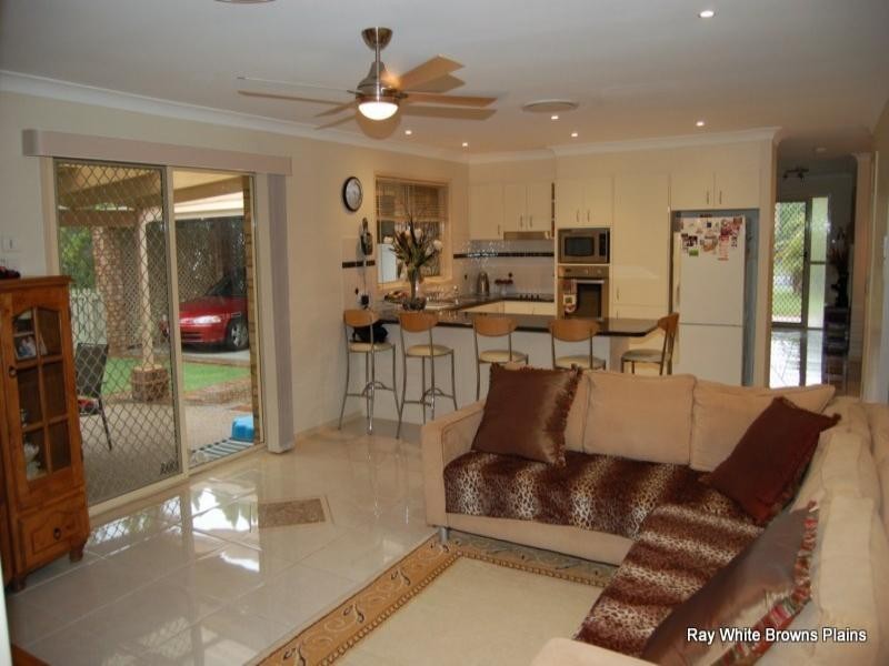 27 Cianthus Street, Regents Park QLD 4118