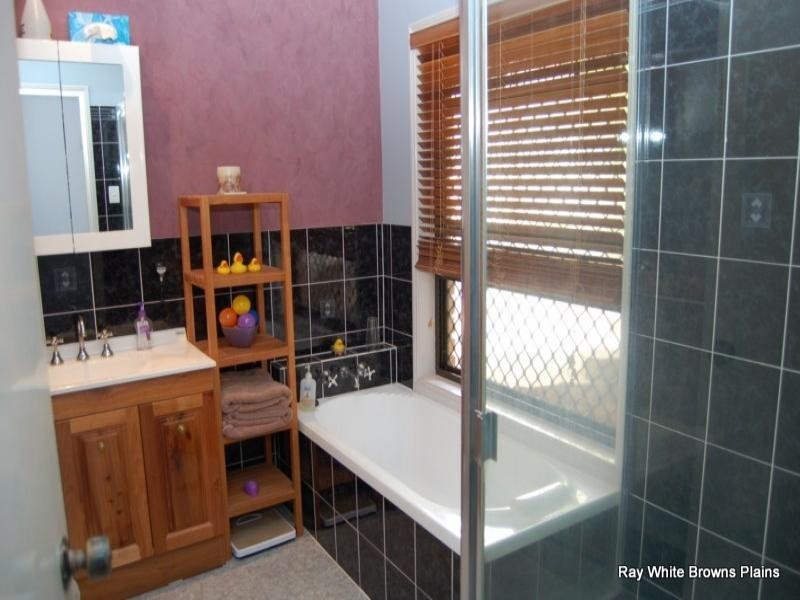 3 Volant Street, Regents Park QLD 4118