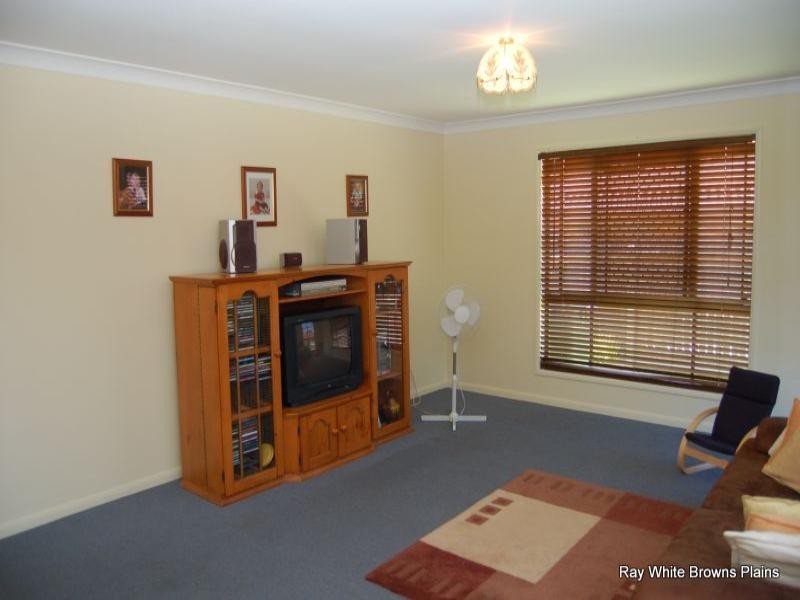 18 Haldham Crescent, Regents Park QLD 4118