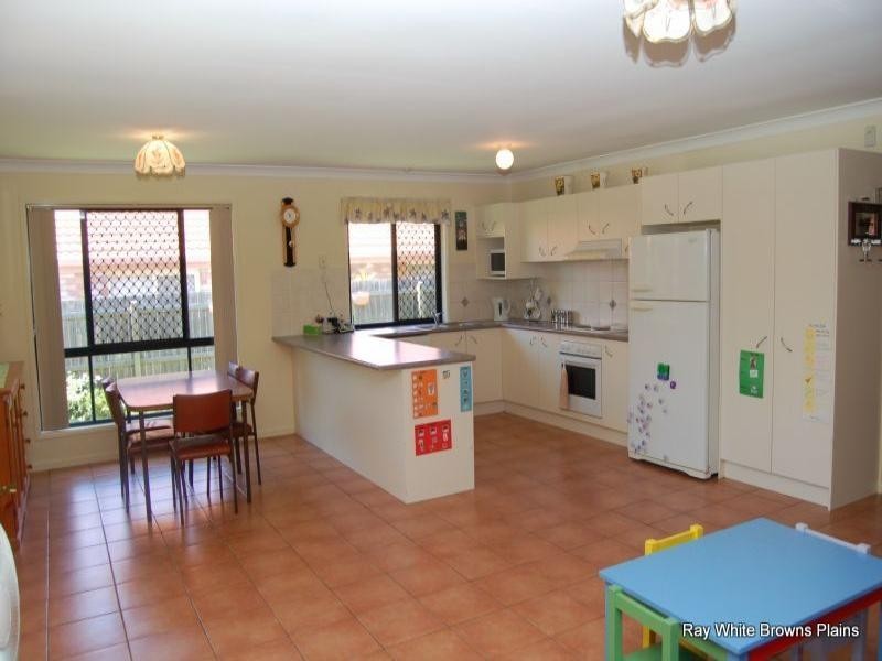 18 Haldham Crescent, Regents Park QLD 4118