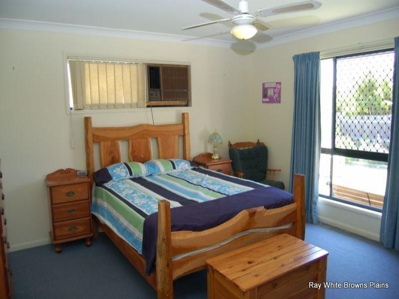 18 Haldham Crescent, Regents Park QLD 4118