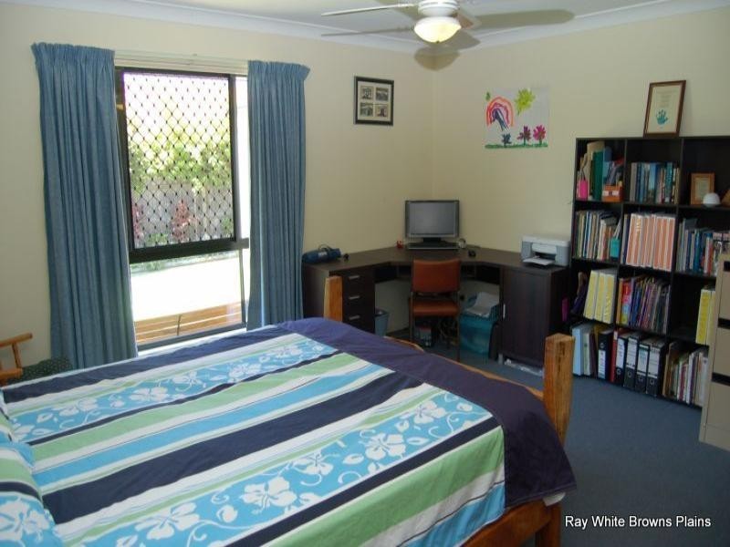 18 Haldham Crescent, Regents Park QLD 4118