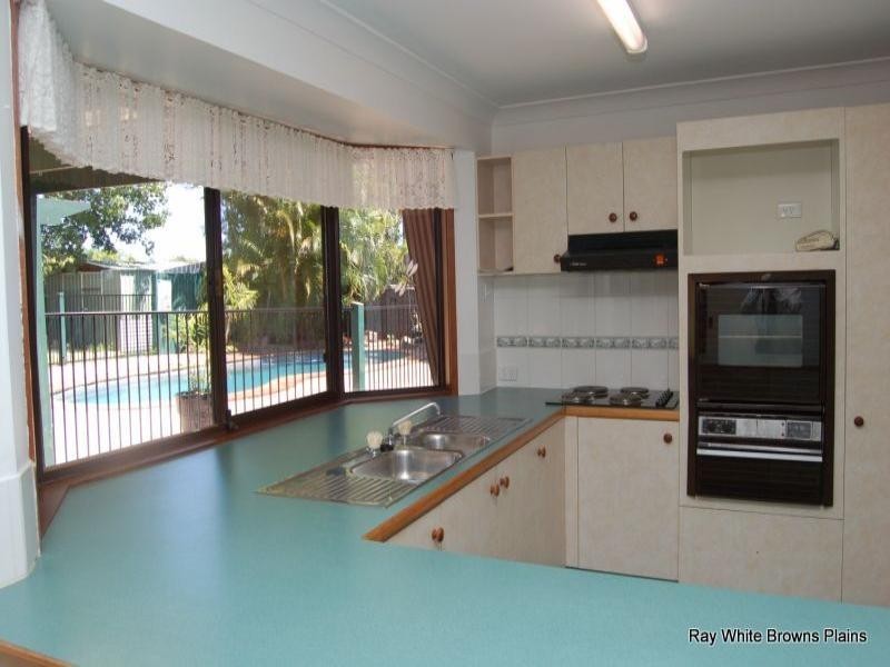 5 Bottlebrush Drive, Regents Park QLD 4118