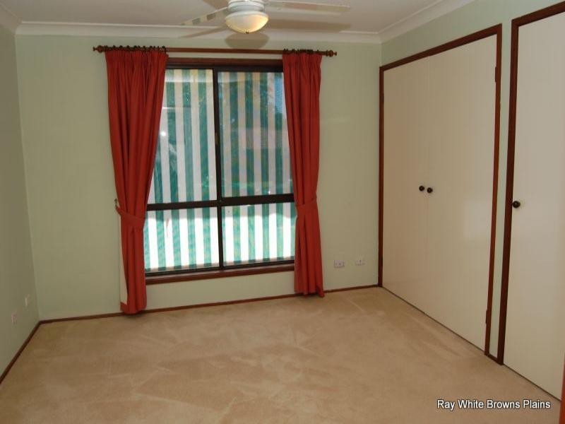 5 Bottlebrush Drive, Regents Park QLD 4118