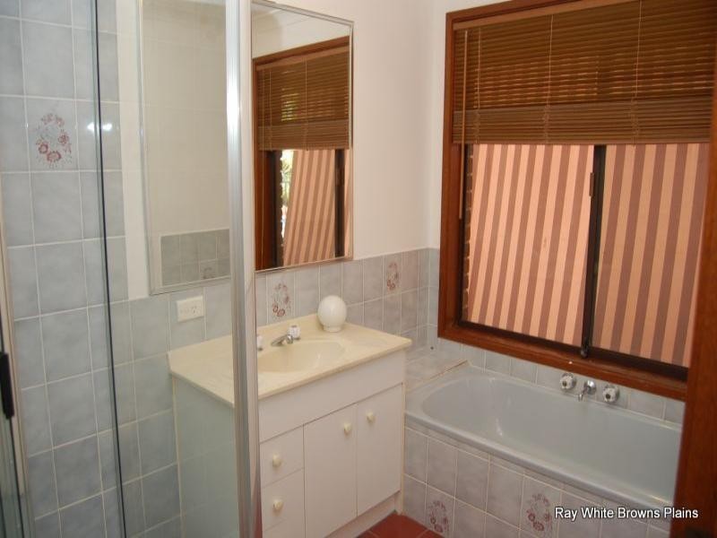 5 Bottlebrush Drive, Regents Park QLD 4118