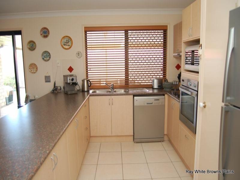 31 Paul Drive, Regents Park QLD 4118