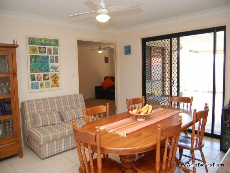 31 Paul Drive, Regents Park QLD 4118