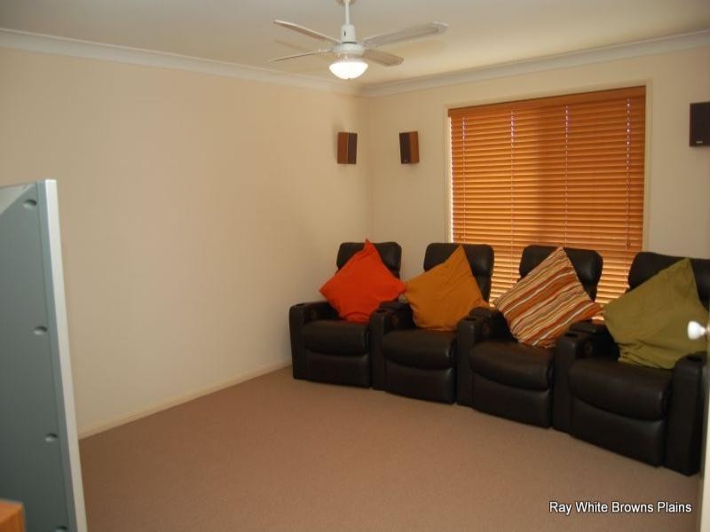 31 Paul Drive, Regents Park QLD 4118