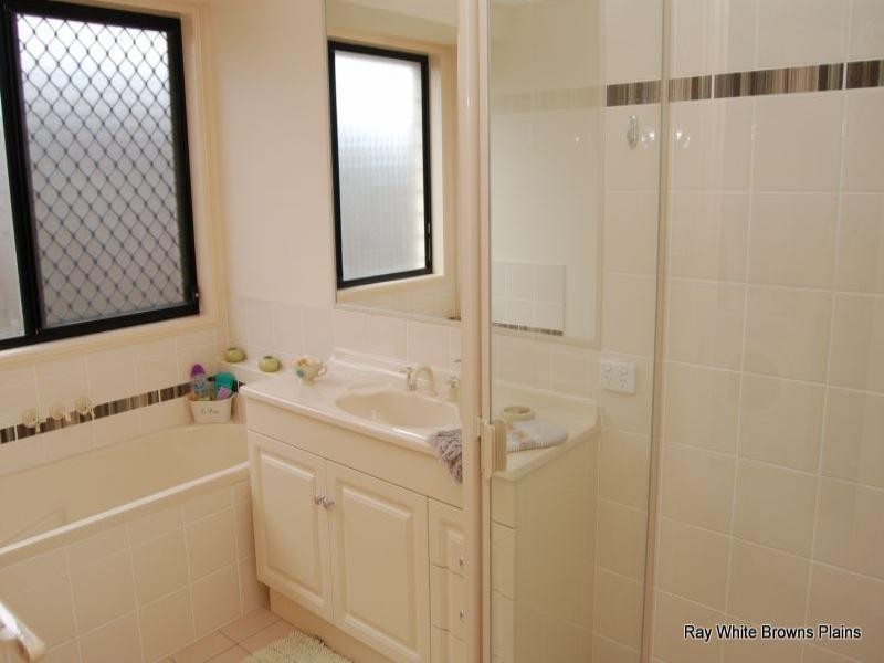 31 Paul Drive, Regents Park QLD 4118