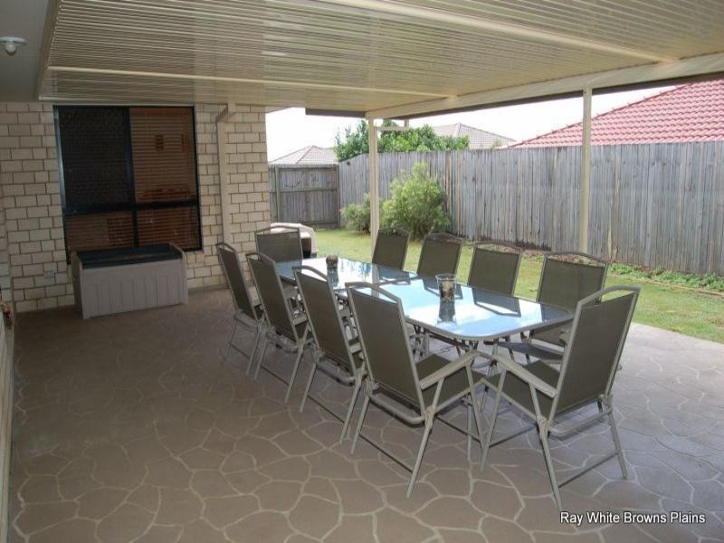 31 Paul Drive, Regents Park QLD 4118