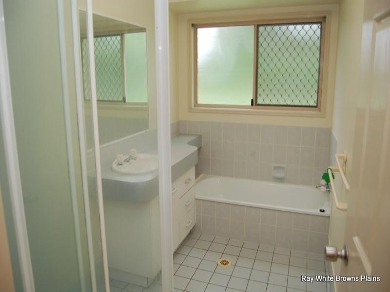 10 Indica Crescent, Regents Park QLD 4118