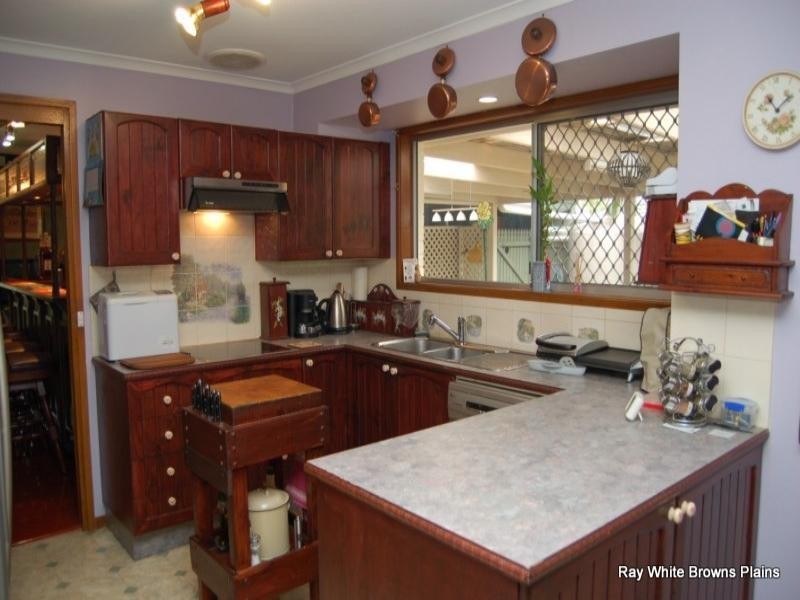 15 Pine Street, Hillcrest QLD 4118