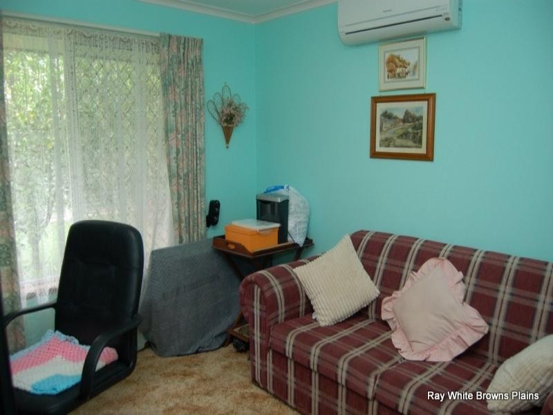 15 Pine Street, Hillcrest QLD 4118