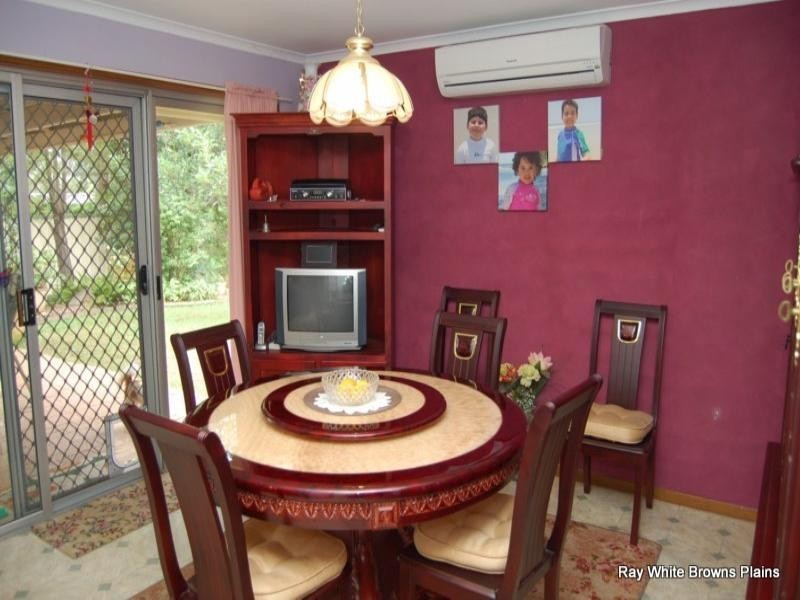 15 Pine Street, Hillcrest QLD 4118