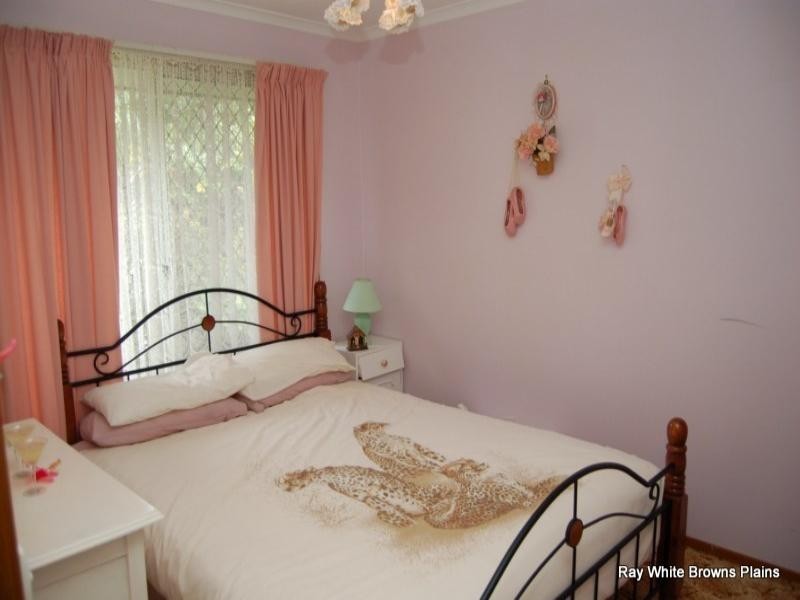 15 Pine Street, Hillcrest QLD 4118