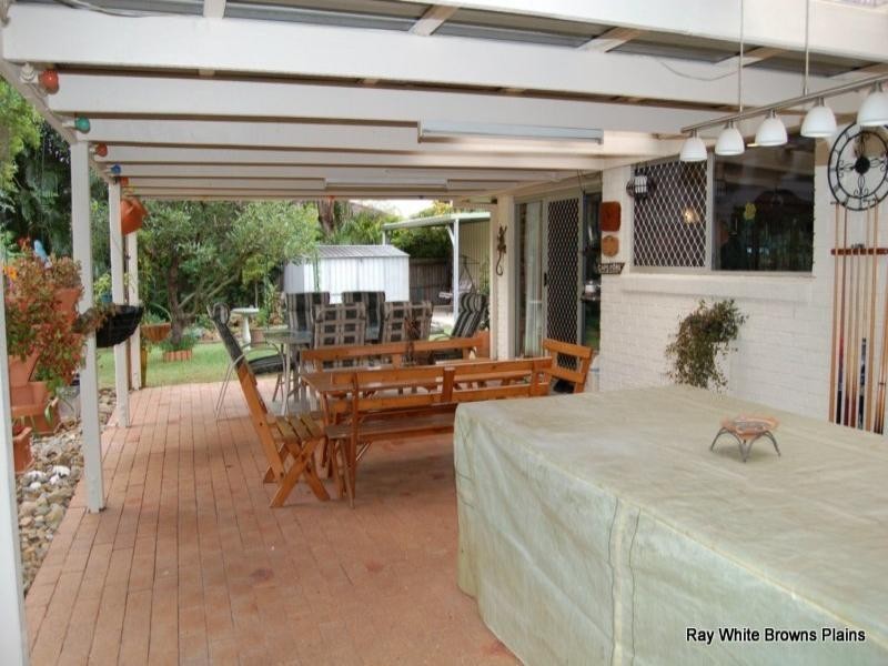 15 Pine Street, Hillcrest QLD 4118