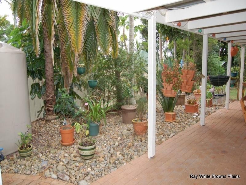 15 Pine Street, Hillcrest QLD 4118