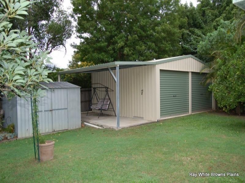 15 Pine Street, Hillcrest QLD 4118