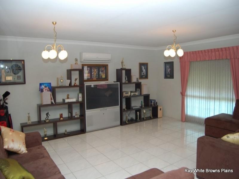 11 Helmet Court, Hillcrest QLD 4118