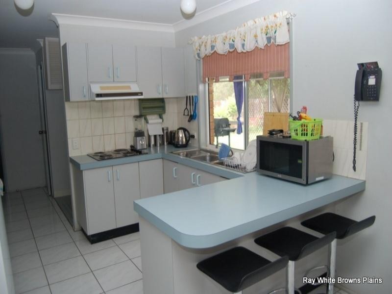 11 Helmet Court, Hillcrest QLD 4118