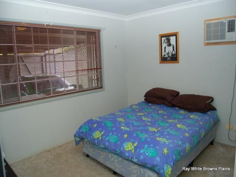 11 Helmet Court, Hillcrest QLD 4118