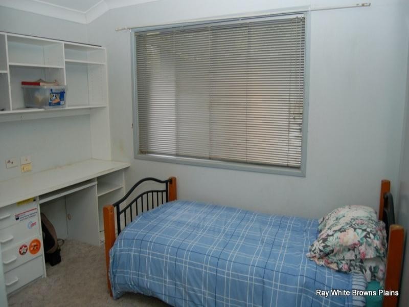 11 Helmet Court, Hillcrest QLD 4118