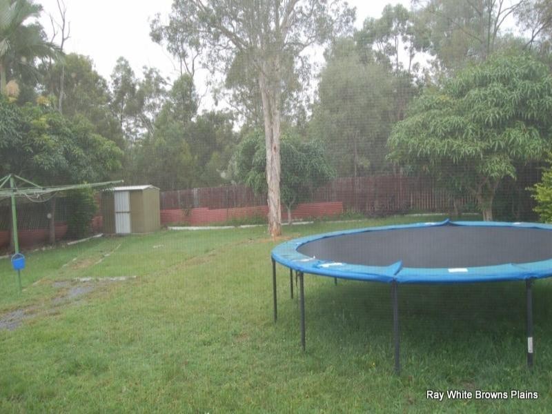 11 Helmet Court, Hillcrest QLD 4118