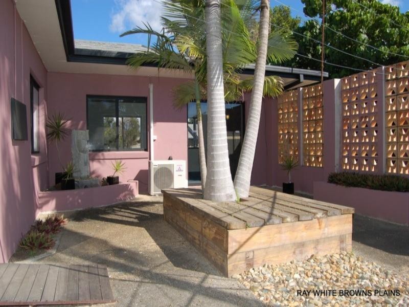 25 Bywater Street, Hillcrest QLD 4118