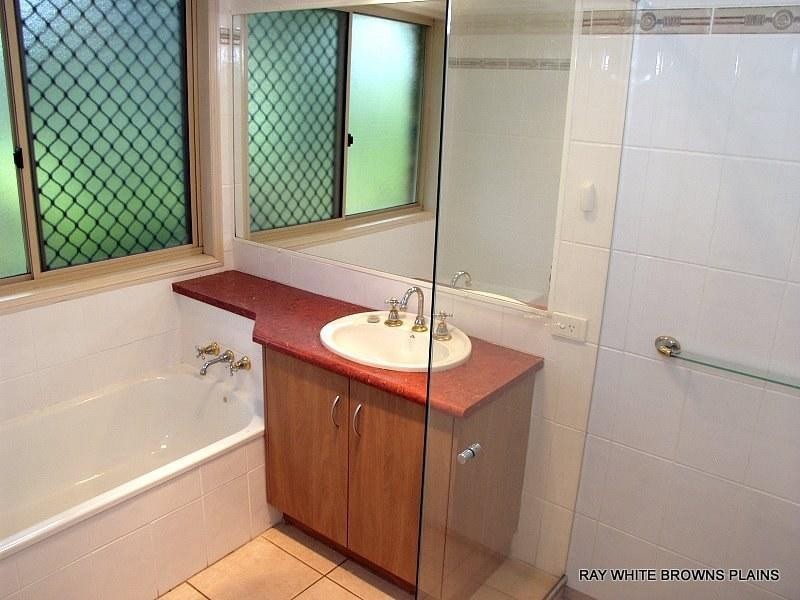 126 Eildon Close, Munruben QLD 4125