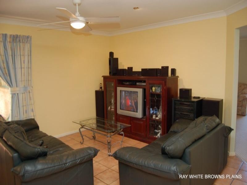 79 Redgum Drive, Regents Park QLD 4118