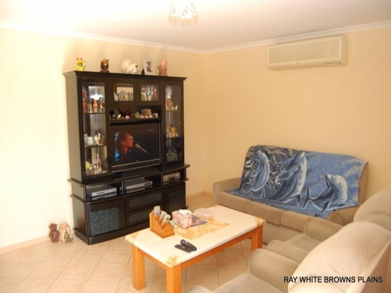 27 Bottlebrush Drive, Regents Park QLD 4118