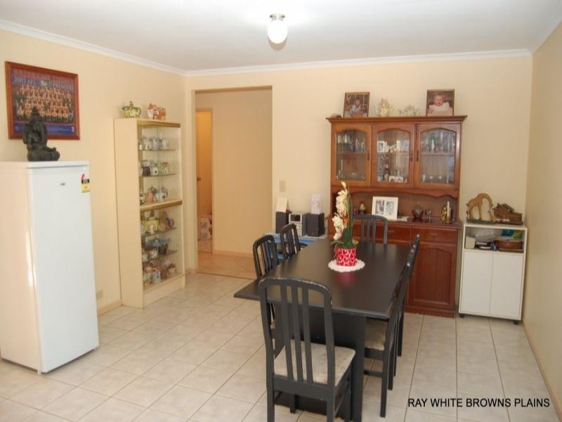 27 Bottlebrush Drive, Regents Park QLD 4118
