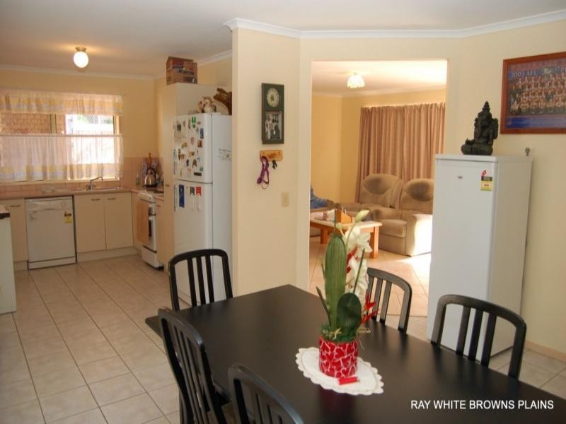 27 Bottlebrush Drive, Regents Park QLD 4118