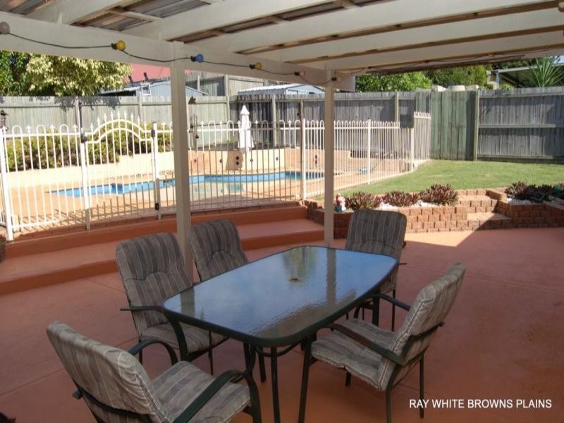 27 Bottlebrush Drive, Regents Park QLD 4118