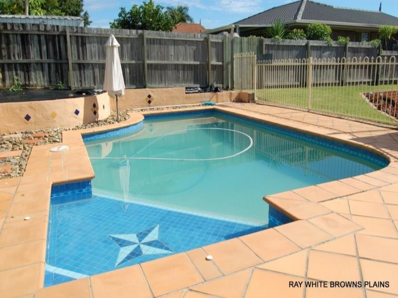 27 Bottlebrush Drive, Regents Park QLD 4118