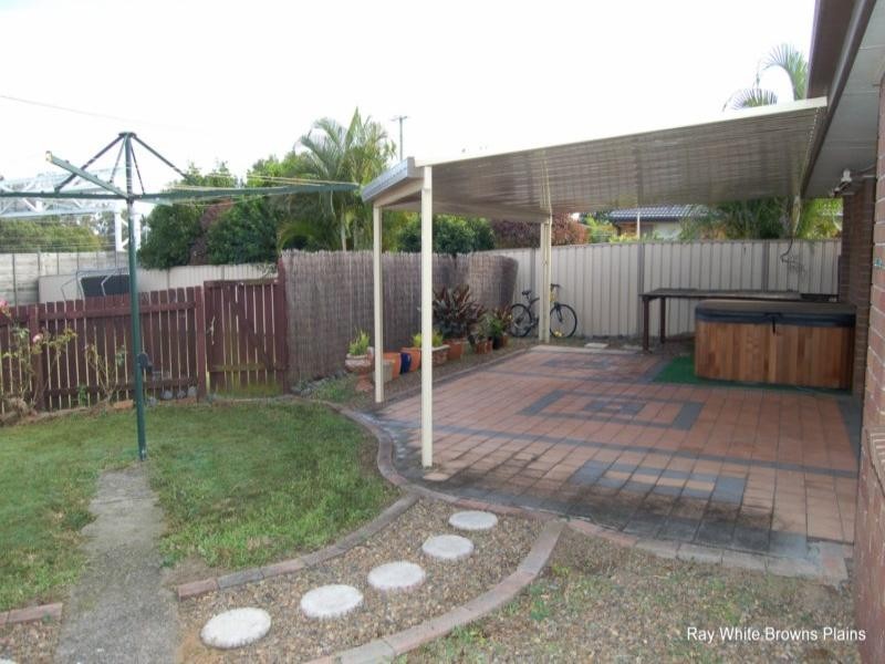 84 Owens Crescent, Regents Park QLD 4118