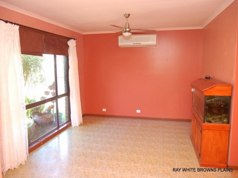 84 Owens Crescent, Regents Park QLD 4118