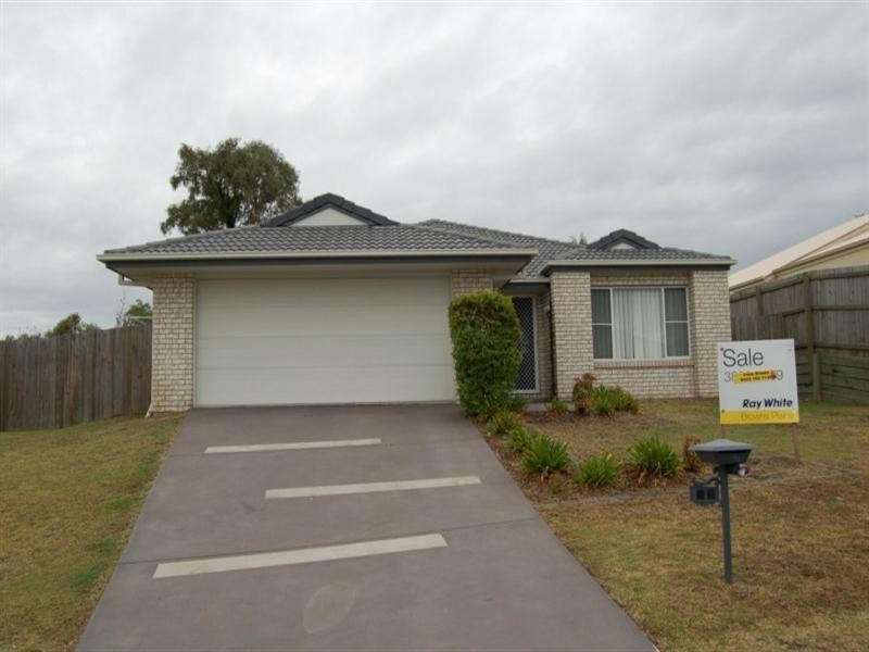32 Charlton Place, Regents Park QLD 4118