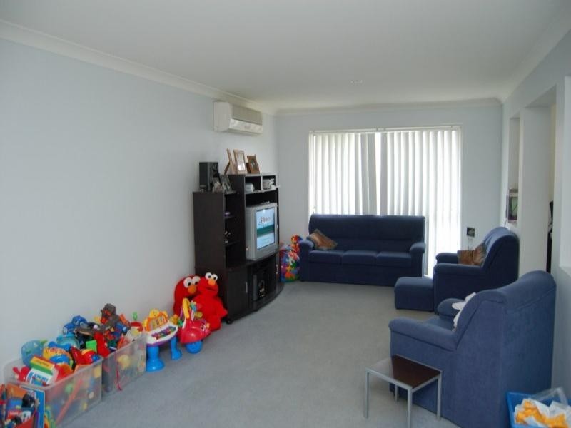 32 Charlton Place, Regents Park QLD 4118