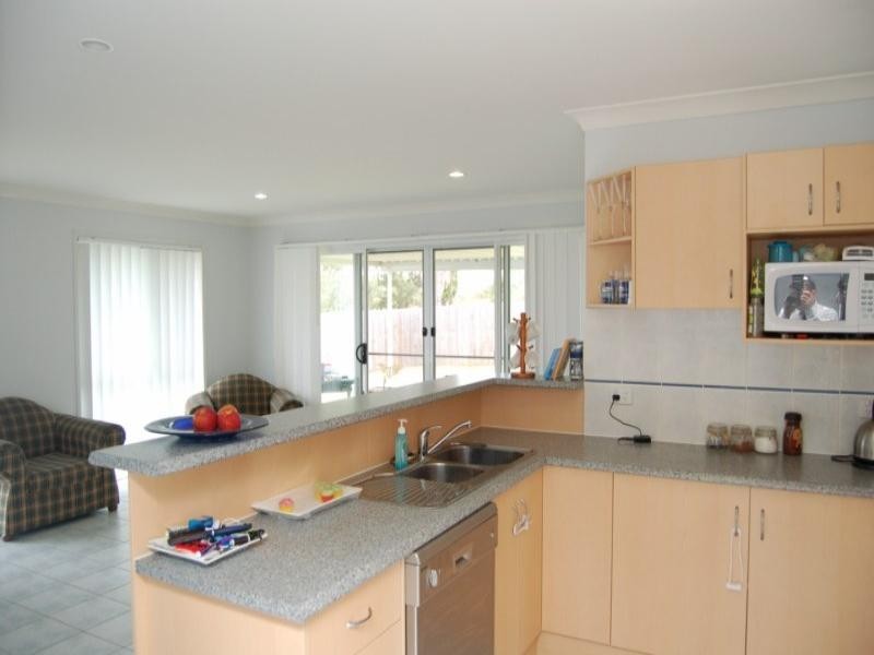 32 Charlton Place, Regents Park QLD 4118