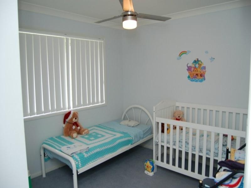 32 Charlton Place, Regents Park QLD 4118