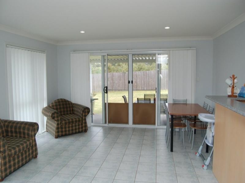 32 Charlton Place, Regents Park QLD 4118