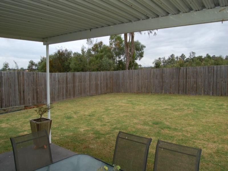 32 Charlton Place, Regents Park QLD 4118