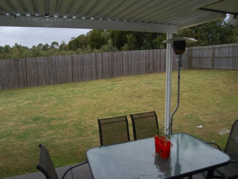 32 Charlton Place, Regents Park QLD 4118