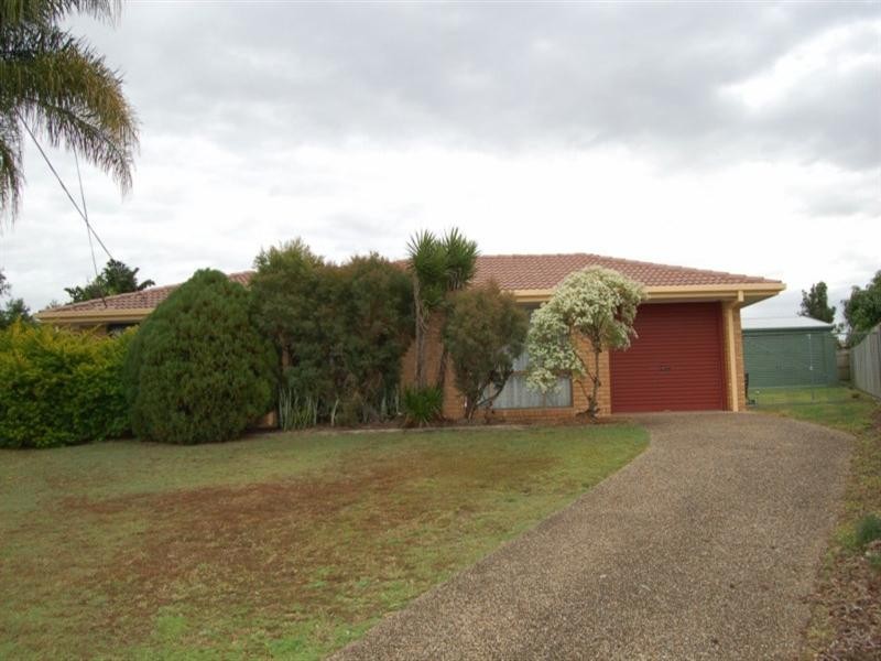 15 Beaufortia Court, Regents Park QLD 4118