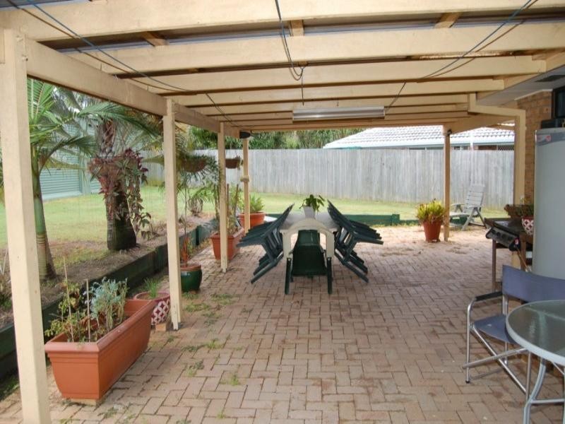 15 Beaufortia Court, Regents Park QLD 4118