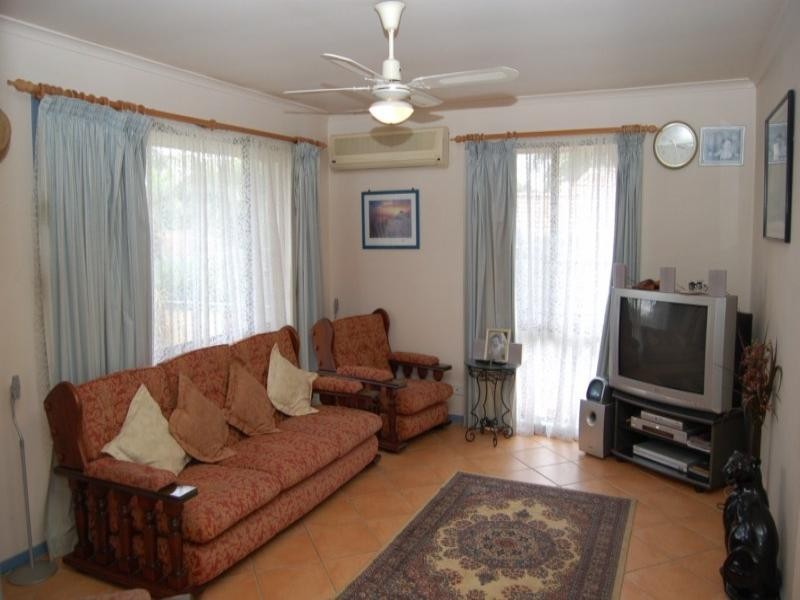 15 Beaufortia Court, Regents Park QLD 4118